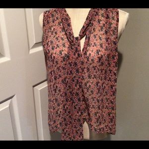 Sheer summer sleeveless Hi/lo shirt with tie in front, beautiful flowery color